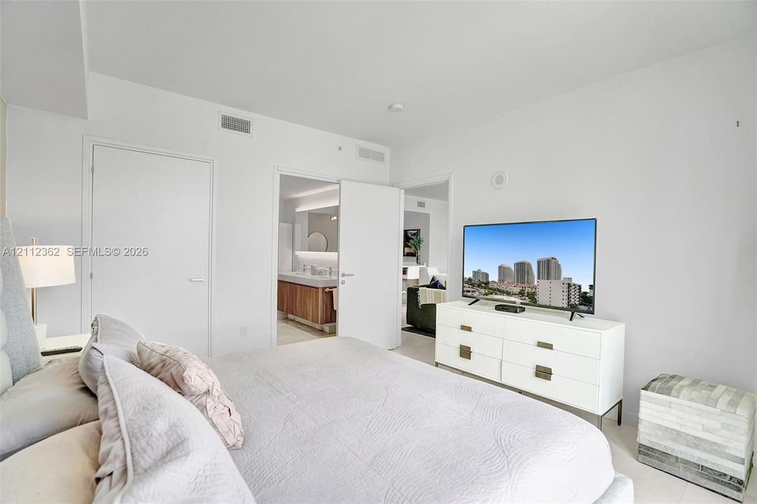 En Venta: $698,500 (1 camas, 1 baños, 826 Pies cuadrados)