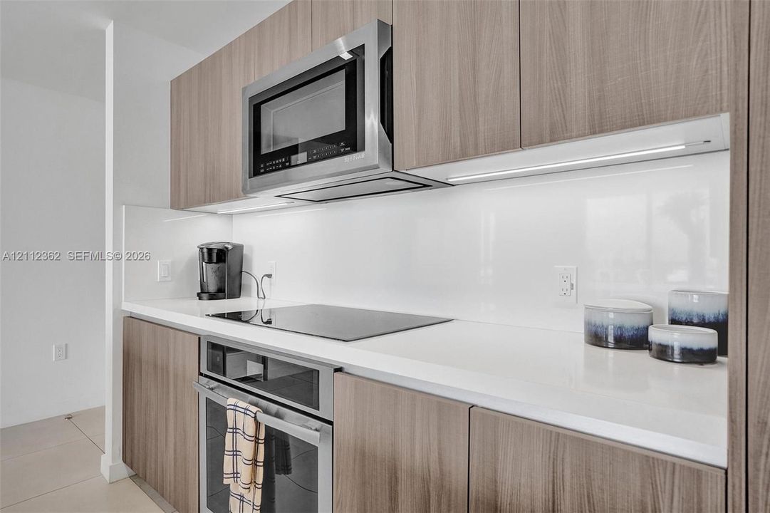 En Venta: $698,500 (1 camas, 1 baños, 826 Pies cuadrados)