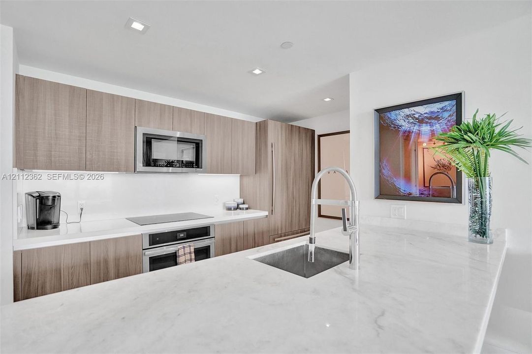 En Venta: $698,500 (1 camas, 1 baños, 826 Pies cuadrados)