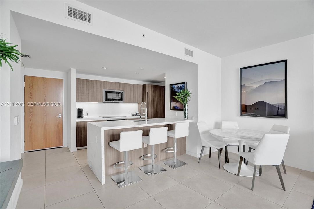 En Venta: $698,500 (1 camas, 1 baños, 826 Pies cuadrados)