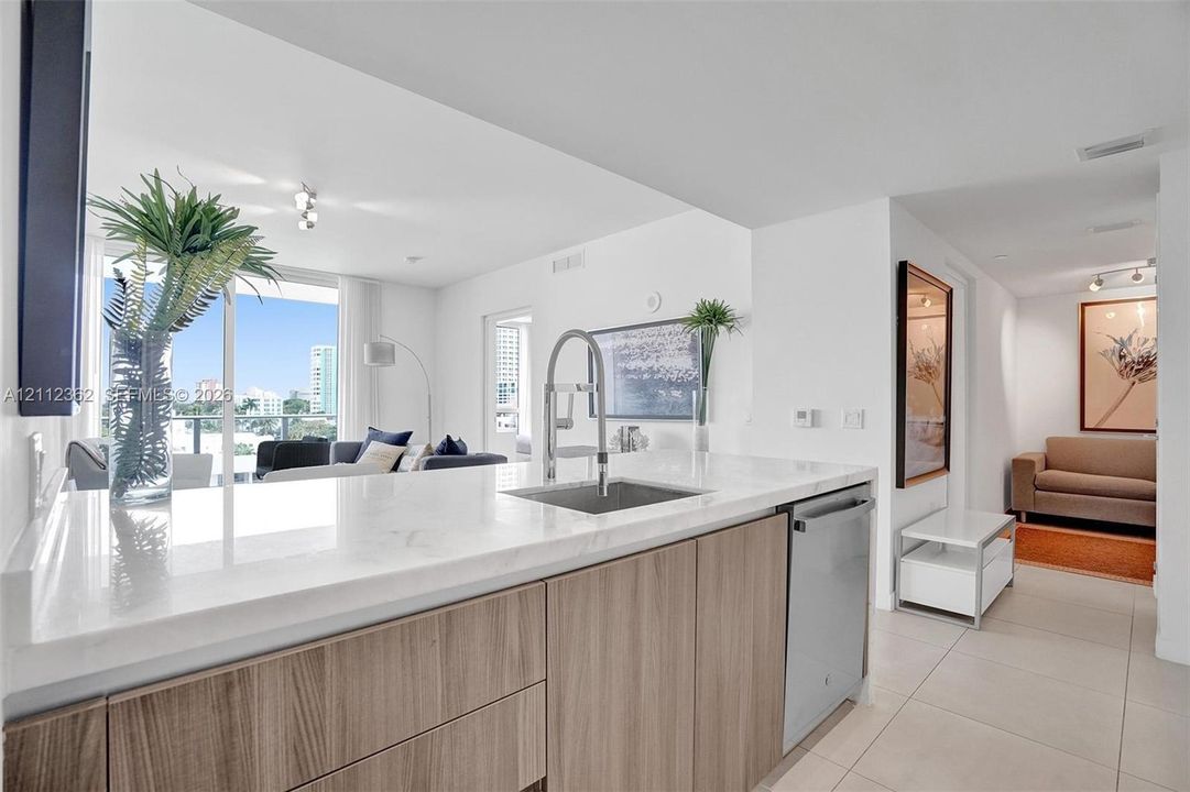 En Venta: $698,500 (1 camas, 1 baños, 826 Pies cuadrados)
