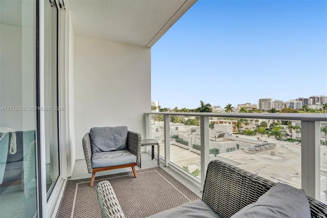 En Venta: $698,500 (1 camas, 1 baños, 826 Pies cuadrados)