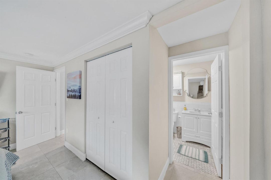10 Primary Bedroom (2)