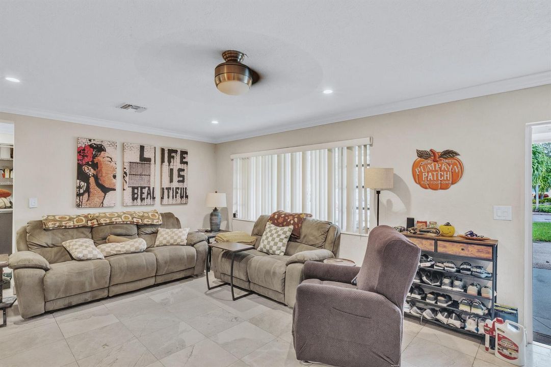 3 Living Area (1)