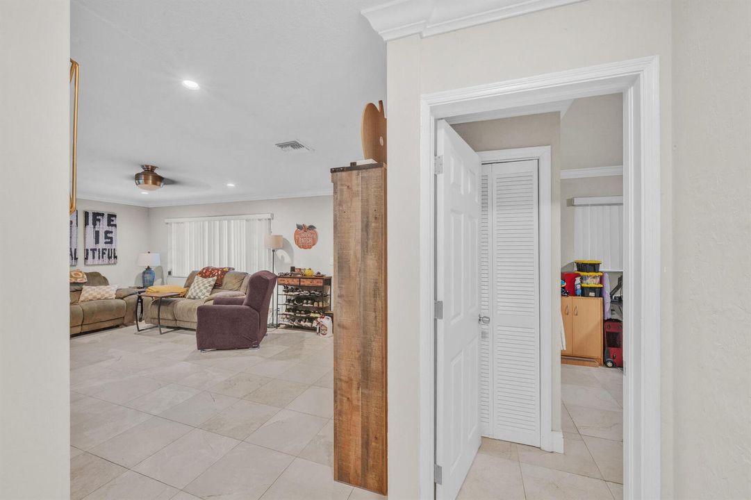 16 Foyer (1)