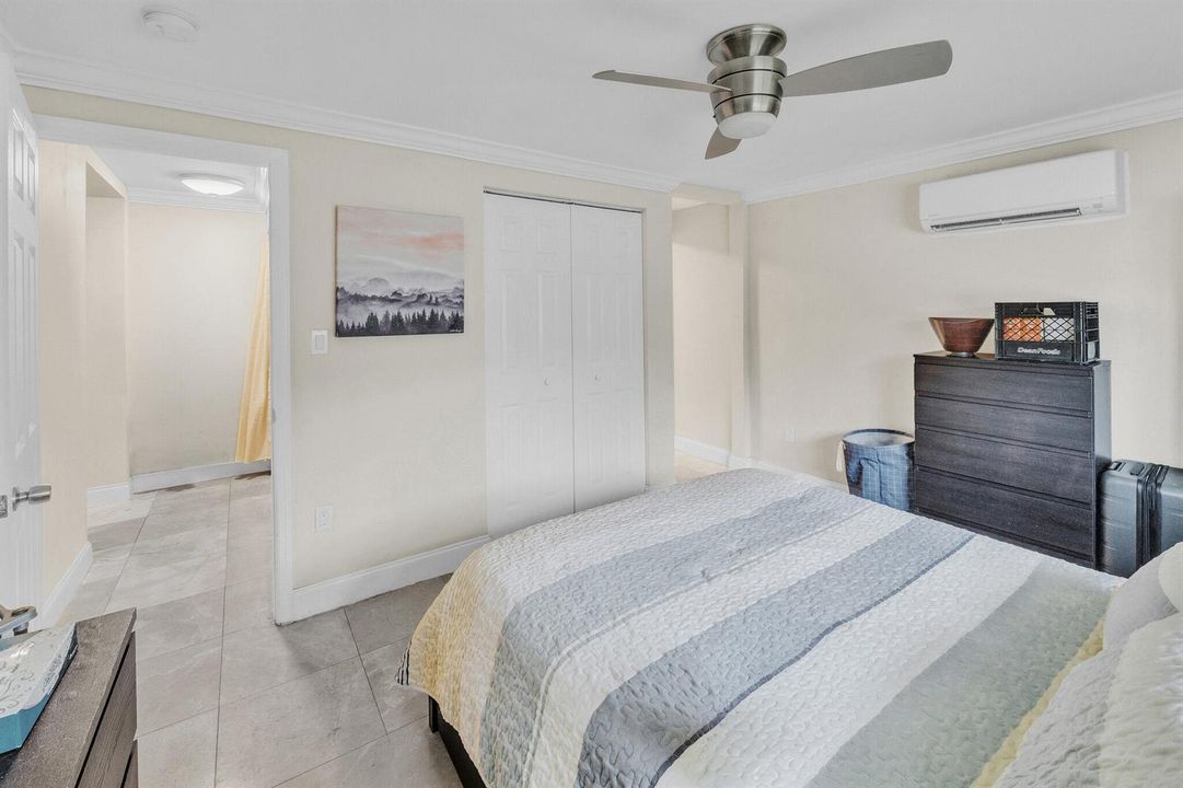 10 Primary Bedroom (5)