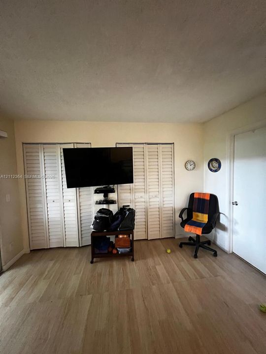 For Rent: $1,800 (2 beds, 1 baths, 802 Square Feet)