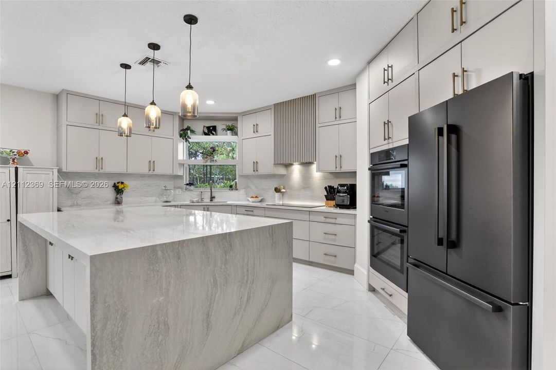 En Venta: $939,000 (5 camas, 3 baños, 3235 Pies cuadrados)