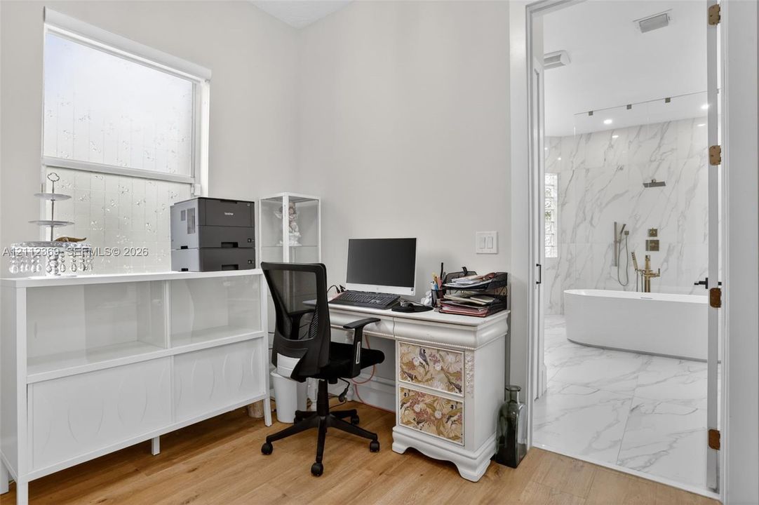 En Venta: $939,000 (5 camas, 3 baños, 3235 Pies cuadrados)