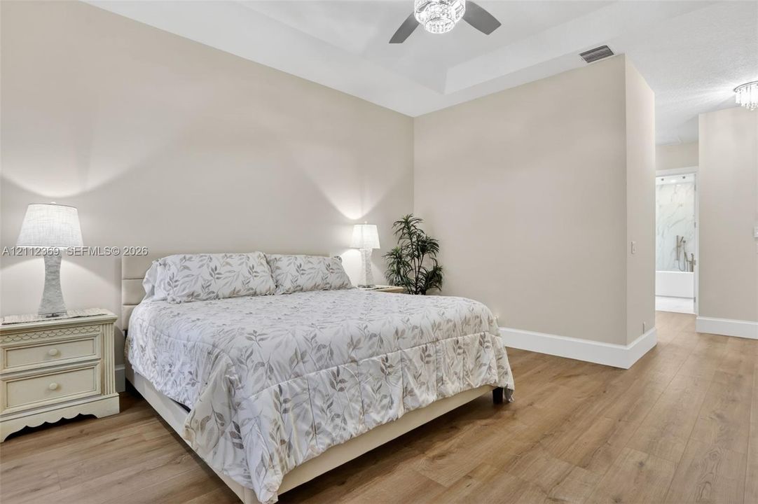 En Venta: $939,000 (5 camas, 3 baños, 3235 Pies cuadrados)