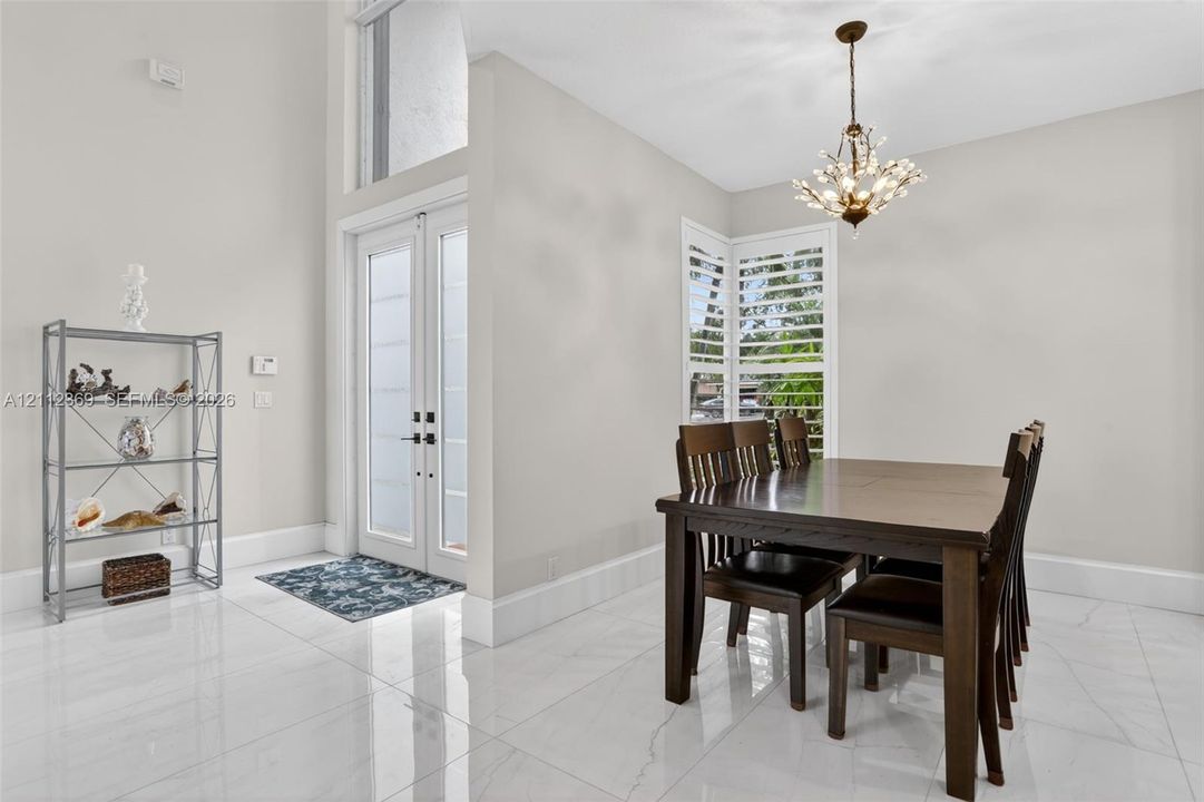 En Venta: $939,000 (5 camas, 3 baños, 3235 Pies cuadrados)