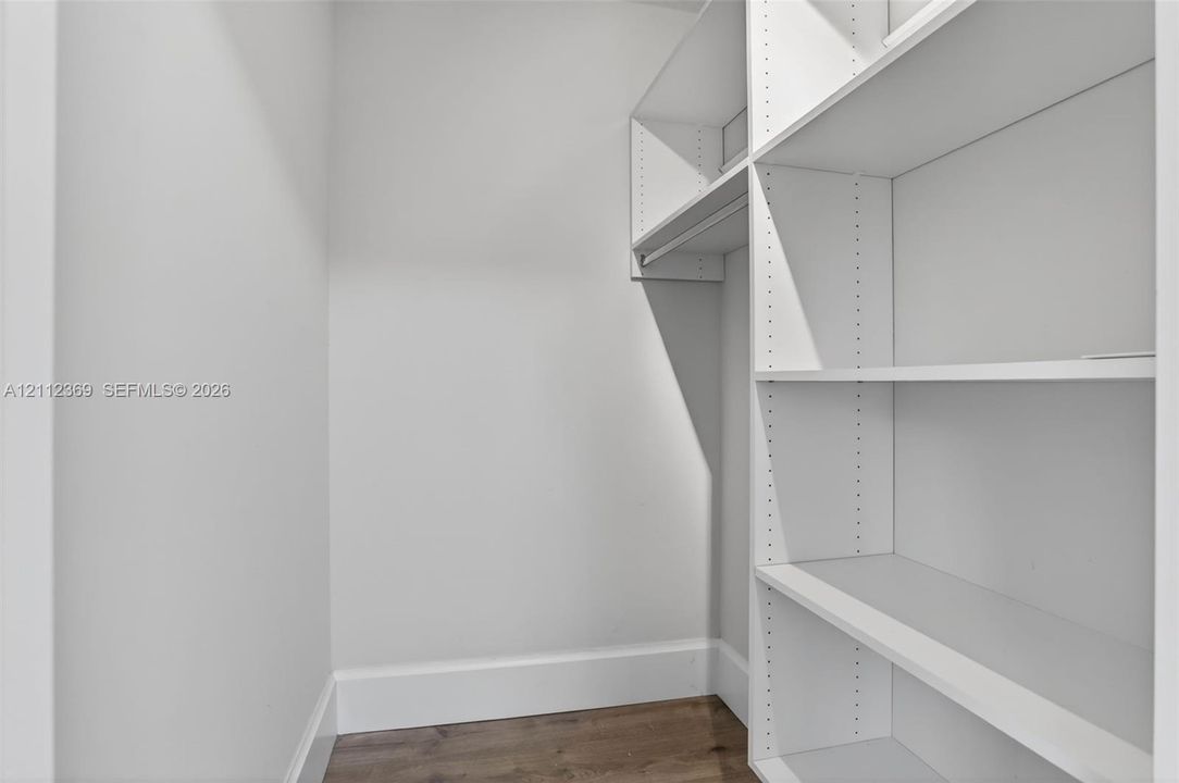 En Venta: $939,000 (5 camas, 3 baños, 3235 Pies cuadrados)