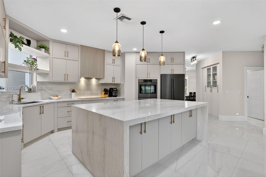 En Venta: $939,000 (5 camas, 3 baños, 3235 Pies cuadrados)