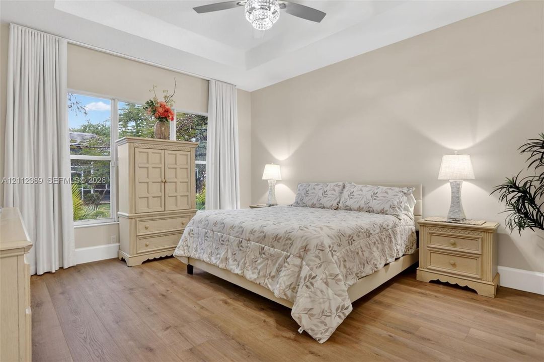 En Venta: $939,000 (5 camas, 3 baños, 3235 Pies cuadrados)