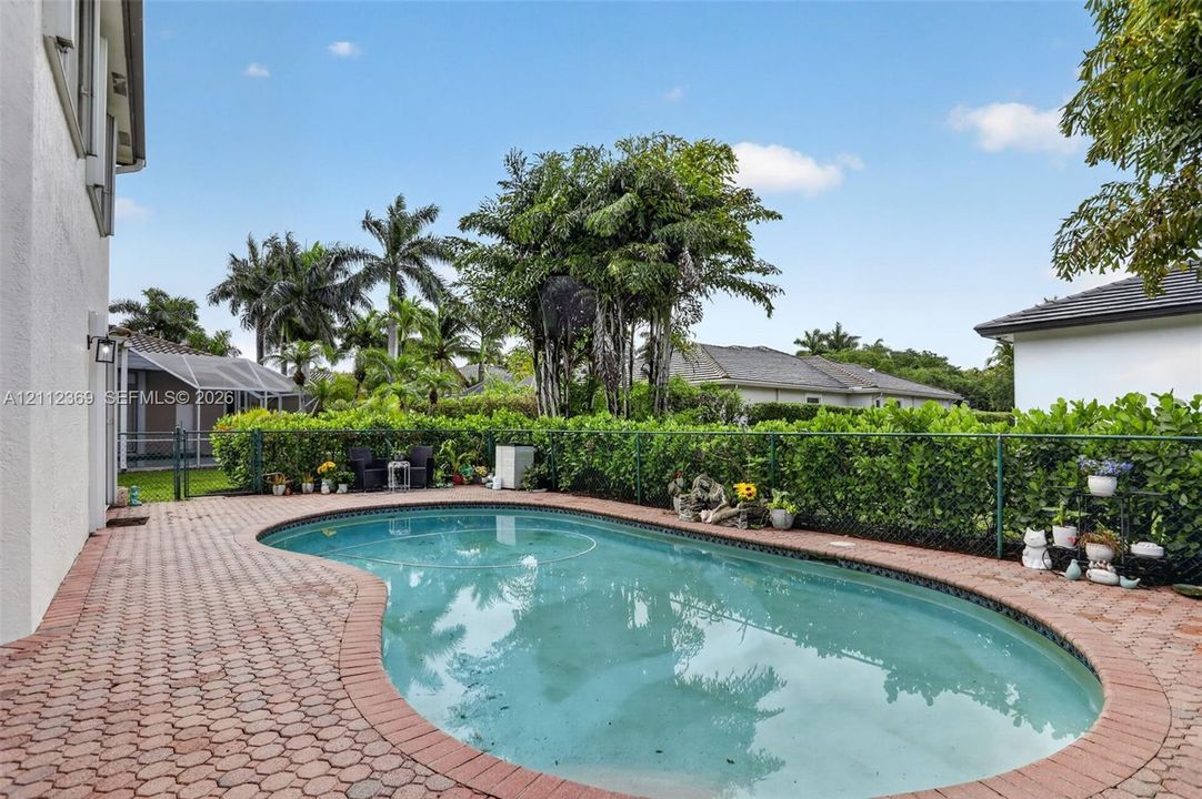 En Venta: $939,000 (5 camas, 3 baños, 3235 Pies cuadrados)
