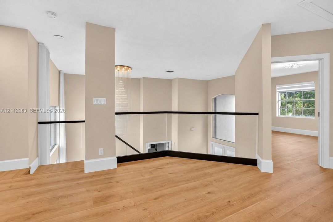 En Venta: $939,000 (5 camas, 3 baños, 3235 Pies cuadrados)