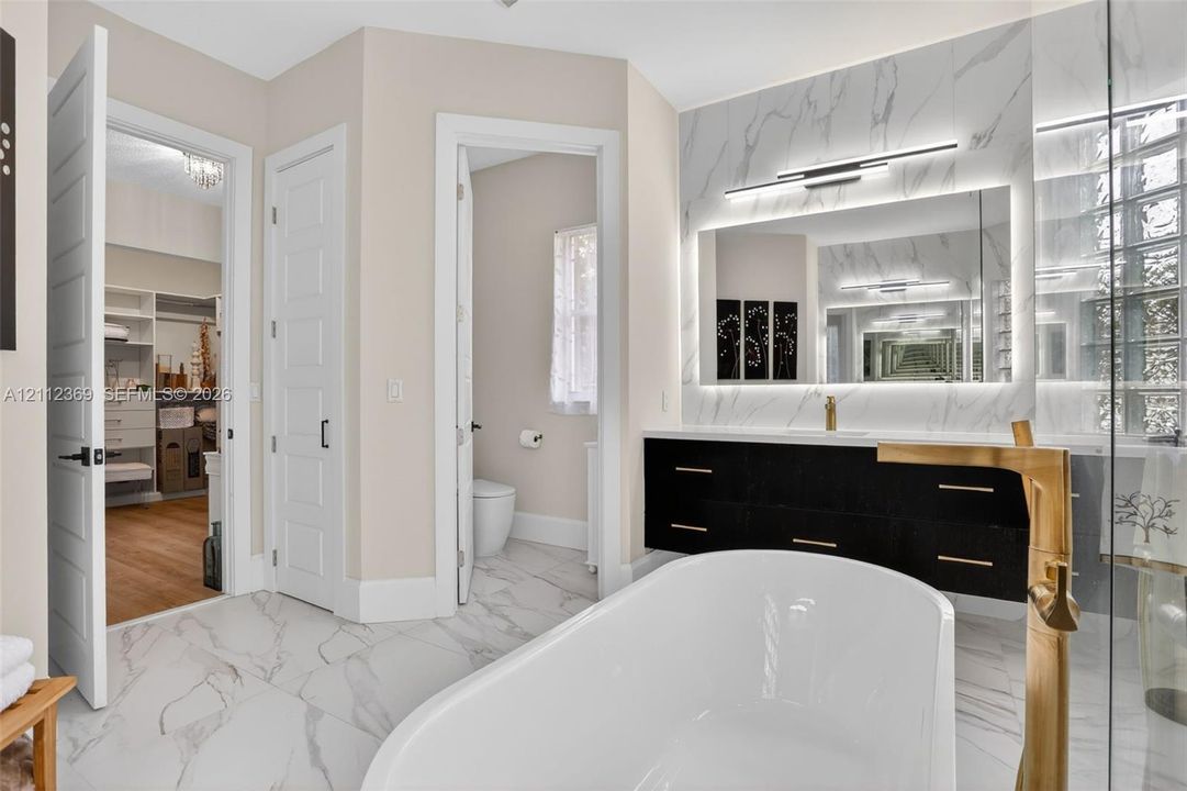 En Venta: $939,000 (5 camas, 3 baños, 3235 Pies cuadrados)