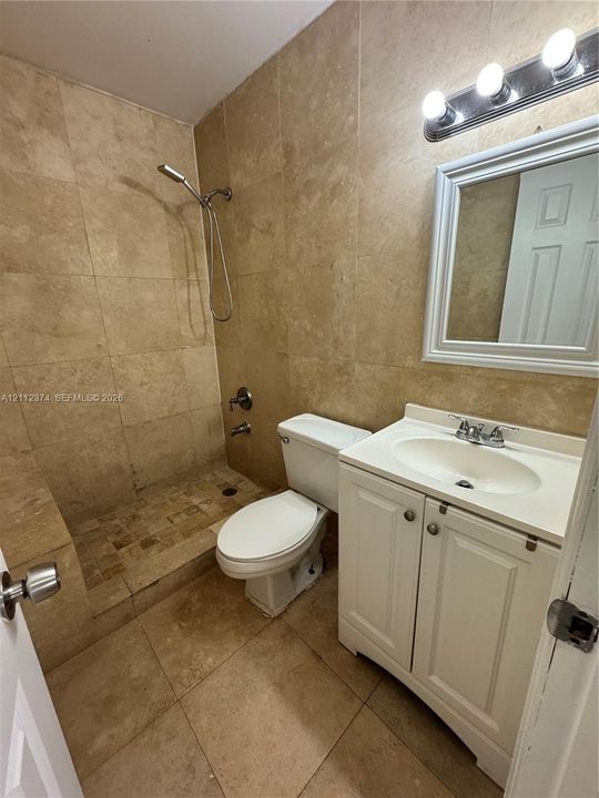 На продажу: $299,500 (2 спален, 1 ванн, 912 Квадратных фут)