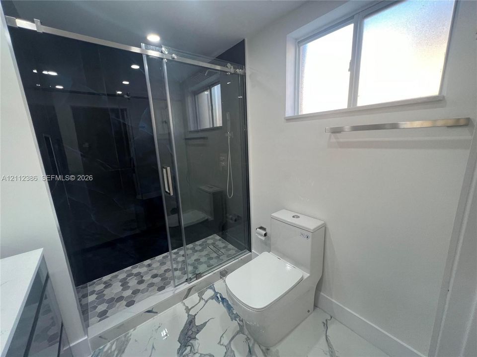 For Rent: $2,700 (3 beds, 2 baths, 1018 Square Feet)