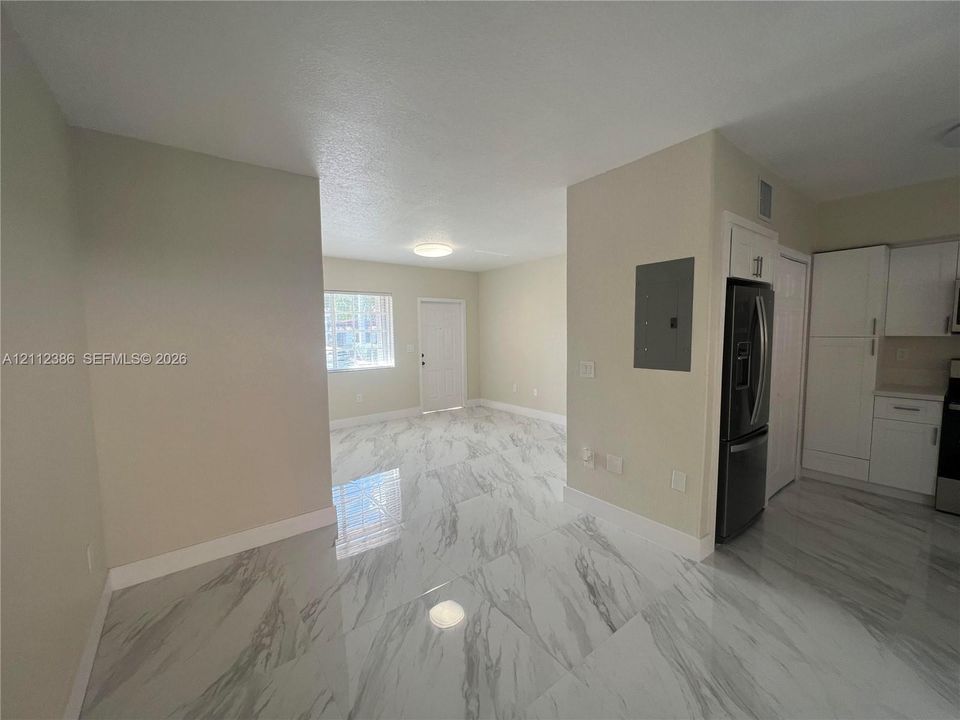 For Rent: $2,700 (3 beds, 2 baths, 1018 Square Feet)