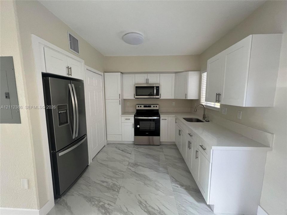 For Rent: $2,700 (3 beds, 2 baths, 1018 Square Feet)