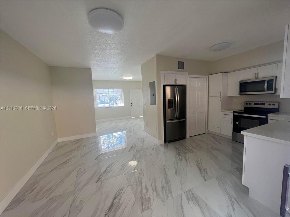 For Rent: $2,700 (3 beds, 2 baths, 1018 Square Feet)