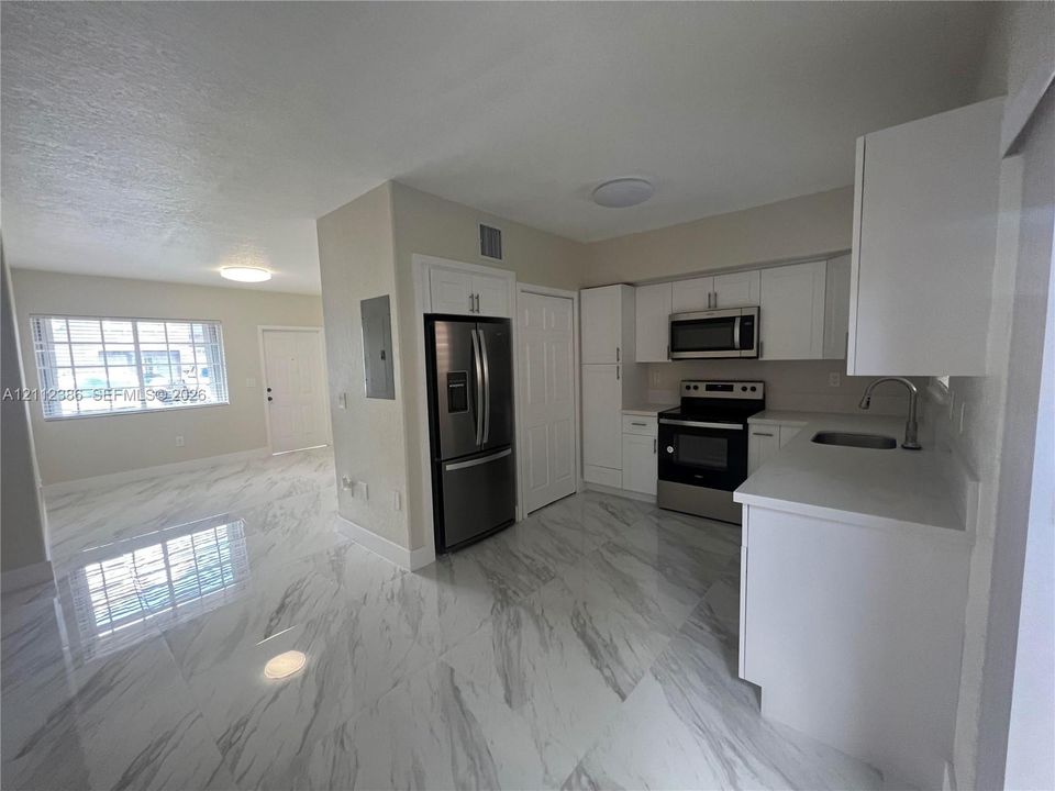 For Rent: $2,700 (3 beds, 2 baths, 1018 Square Feet)