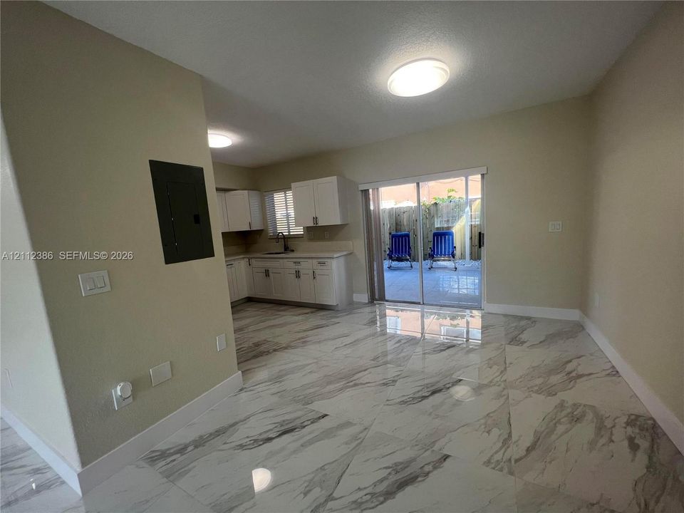 For Rent: $2,700 (3 beds, 2 baths, 1018 Square Feet)