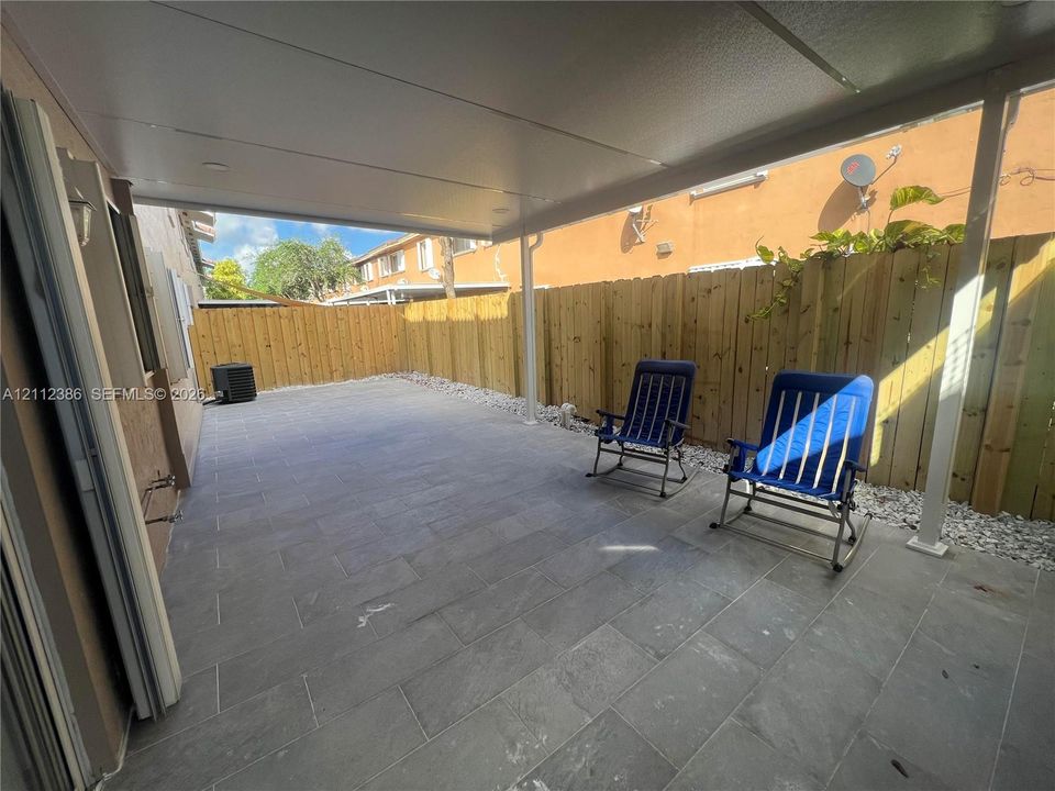 For Rent: $2,700 (3 beds, 2 baths, 1018 Square Feet)