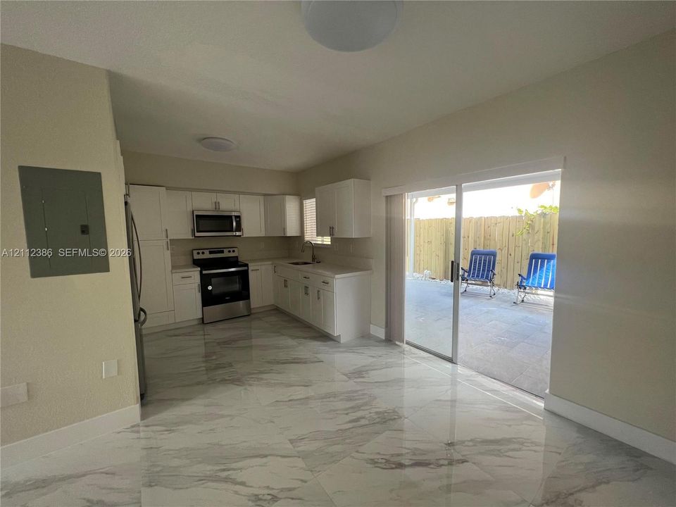 For Rent: $2,700 (3 beds, 2 baths, 1018 Square Feet)