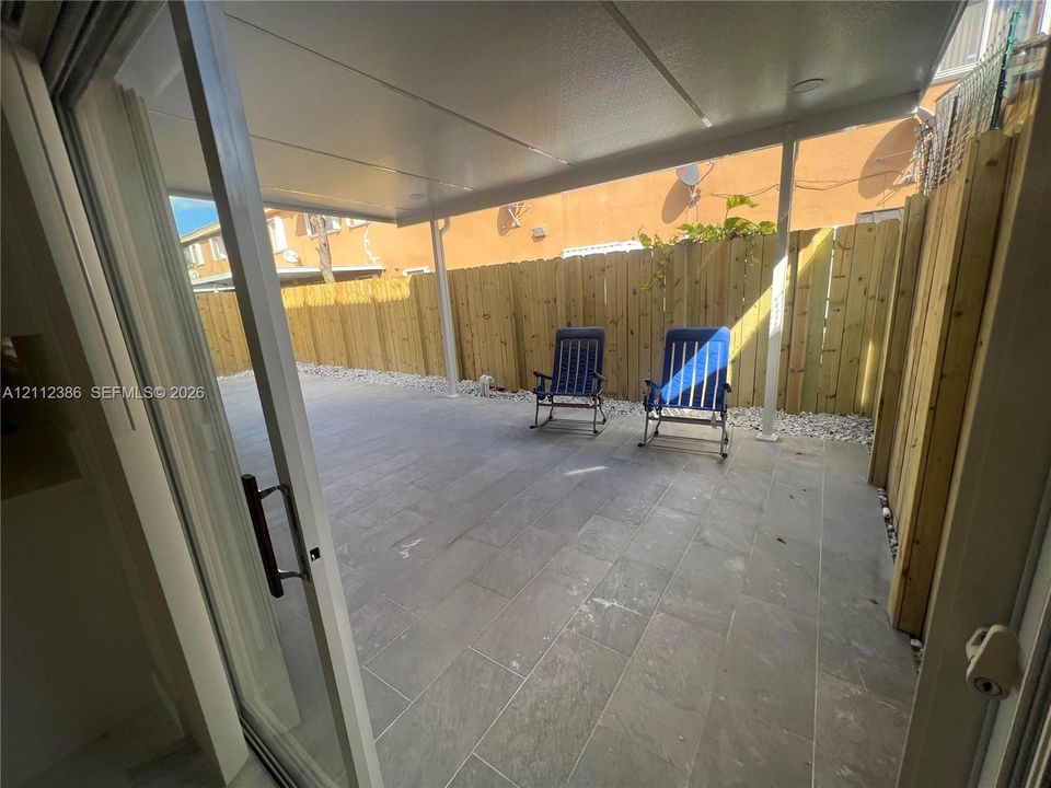 For Rent: $2,700 (3 beds, 2 baths, 1018 Square Feet)