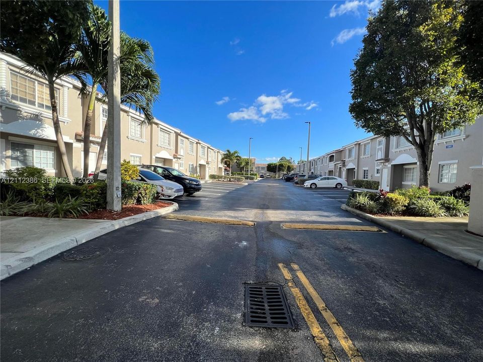 For Rent: $2,700 (3 beds, 2 baths, 1018 Square Feet)