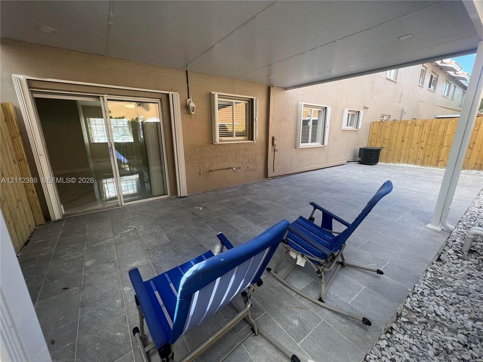 For Rent: $2,700 (3 beds, 2 baths, 1018 Square Feet)