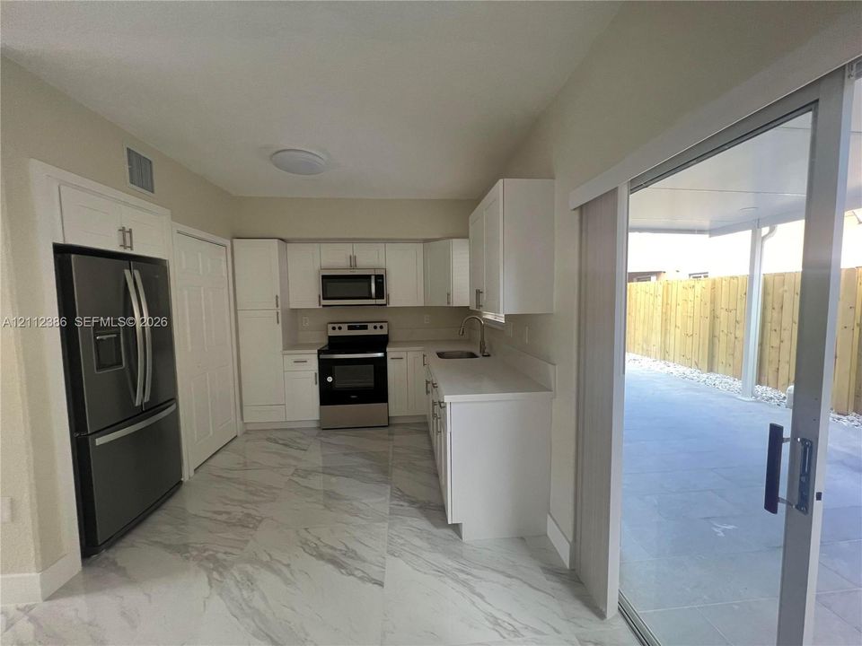 For Rent: $2,700 (3 beds, 2 baths, 1018 Square Feet)