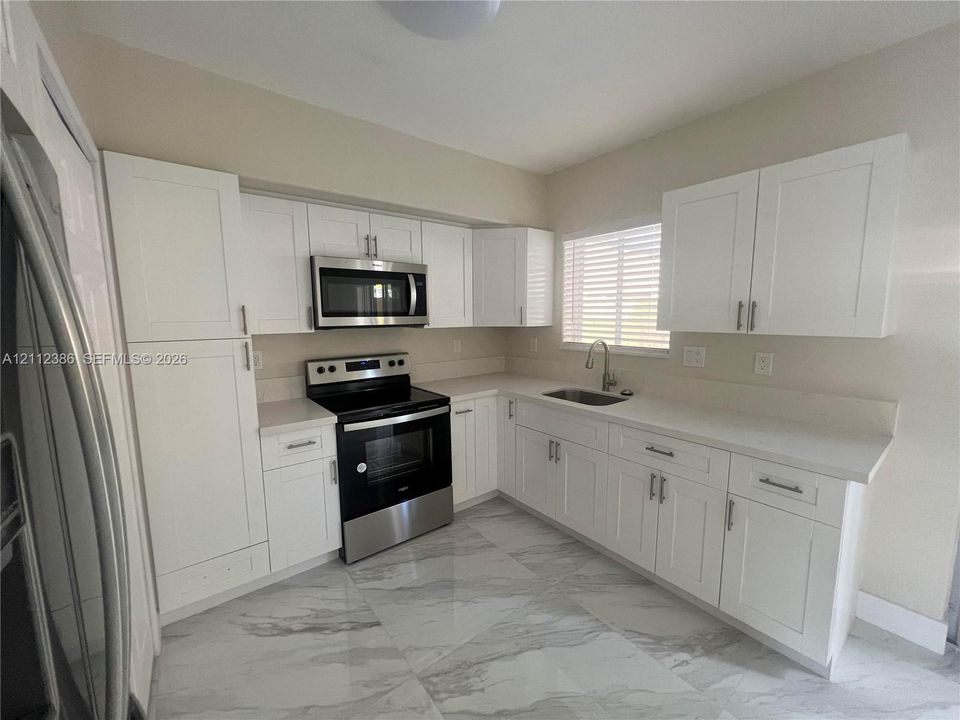 For Rent: $2,700 (3 beds, 2 baths, 1018 Square Feet)