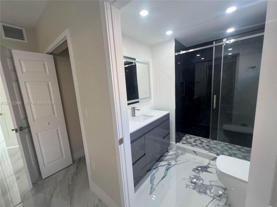 For Rent: $2,700 (3 beds, 2 baths, 1018 Square Feet)