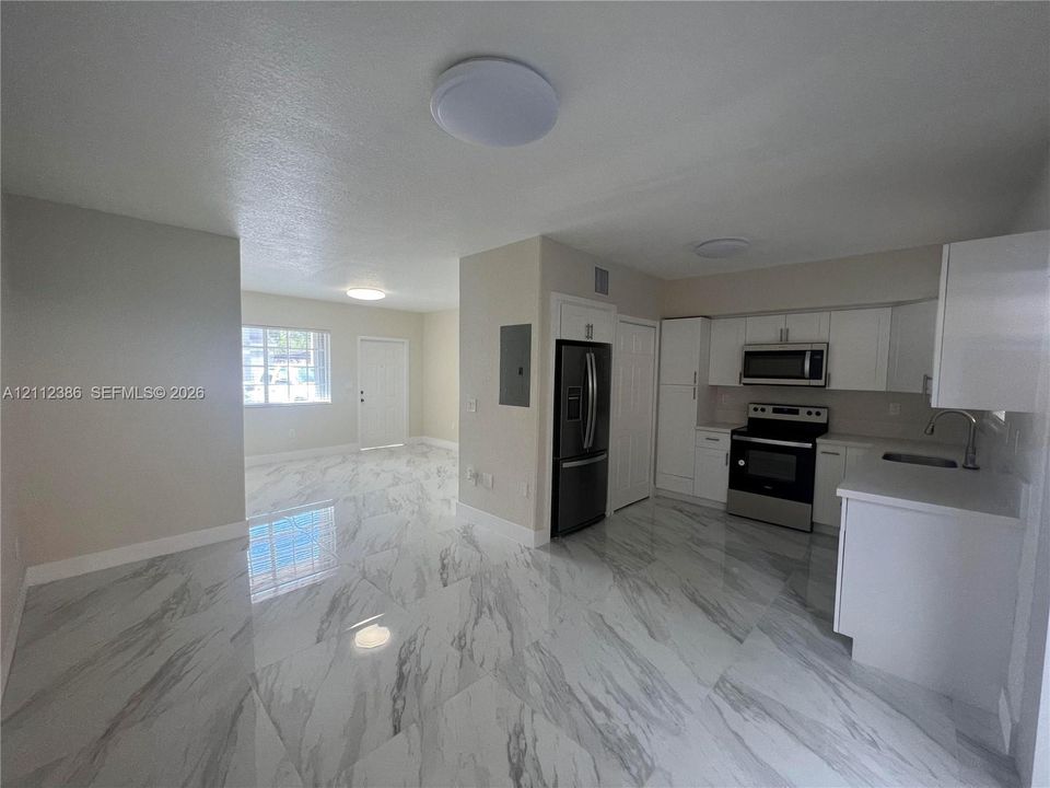 For Rent: $2,700 (3 beds, 2 baths, 1018 Square Feet)