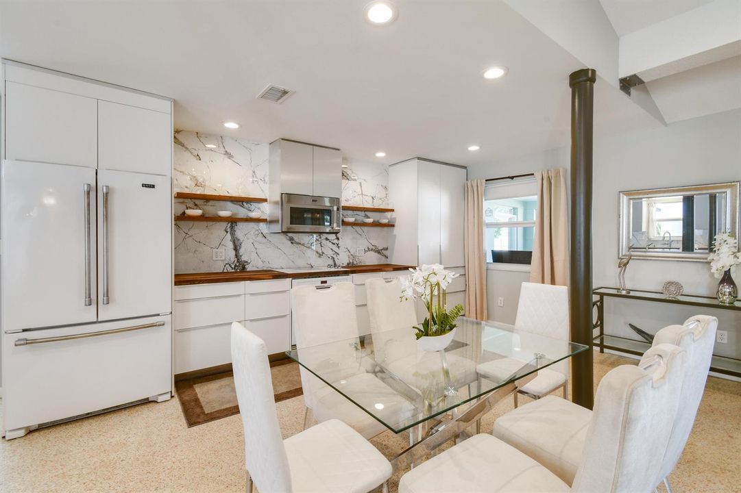 Kitchen & dining area