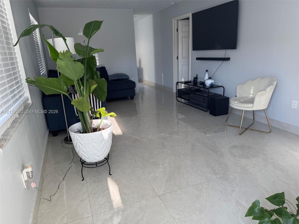 Large-format neutral tile flooring and crisp wall finishes