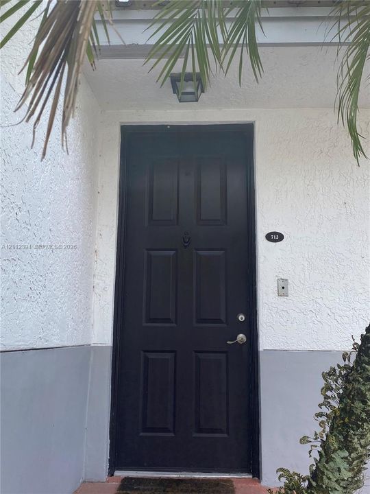 For Rent: $2,400 (2 beds, 2 baths, 1034 Square Feet)