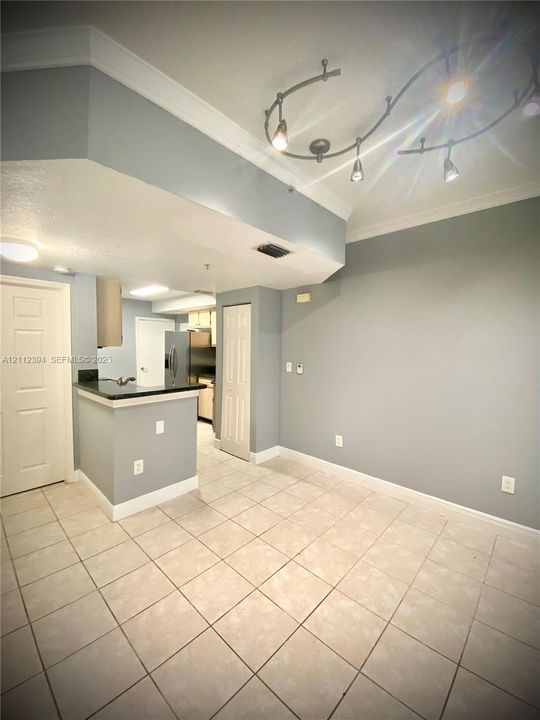 For Rent: $2,400 (2 beds, 2 baths, 1034 Square Feet)