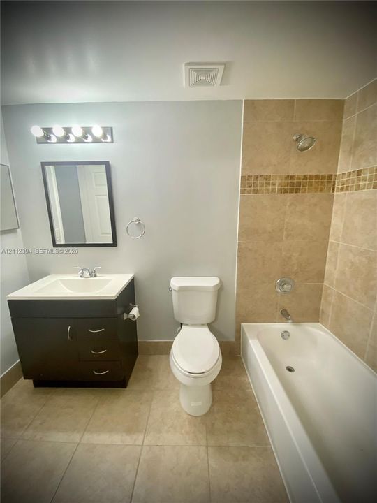 For Rent: $2,400 (2 beds, 2 baths, 1034 Square Feet)