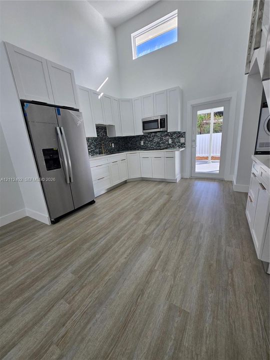For Rent: $3,350 (2 beds, 2 baths, 2793 Square Feet)