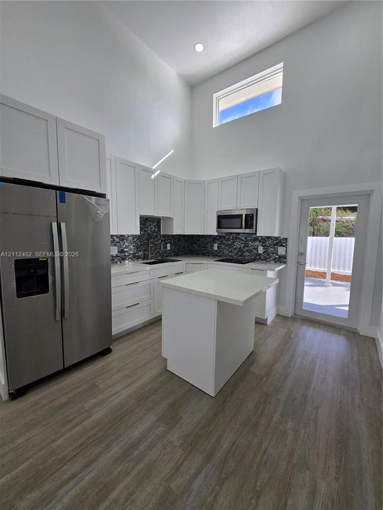For Rent: $3,350 (2 beds, 2 baths, 2793 Square Feet)