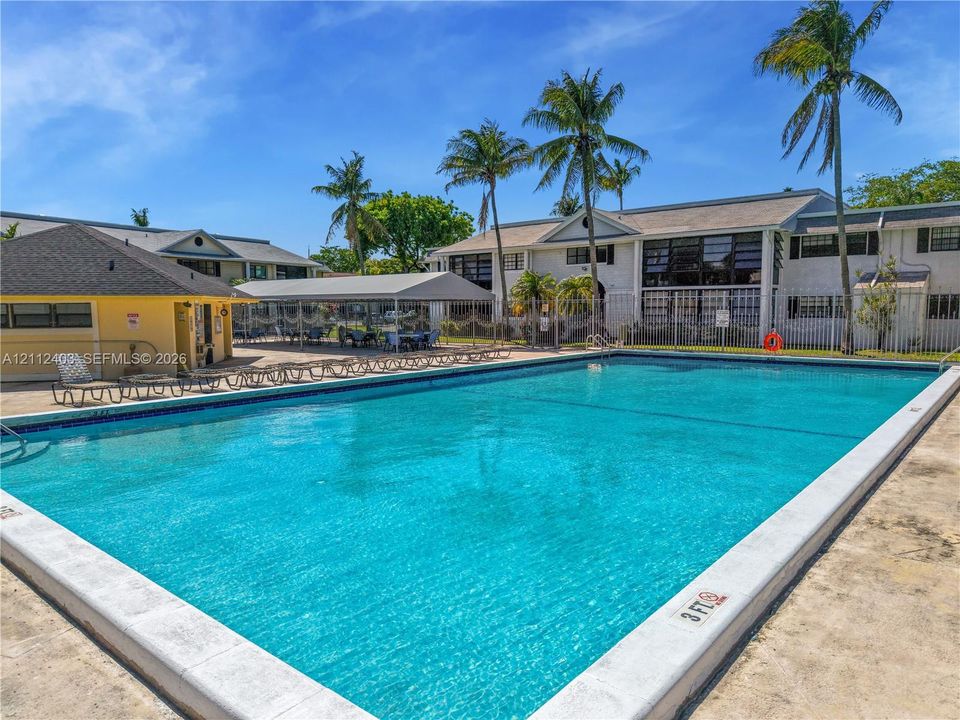 For Sale: $210,000 (2 beds, 1 baths, 870 Square Feet)