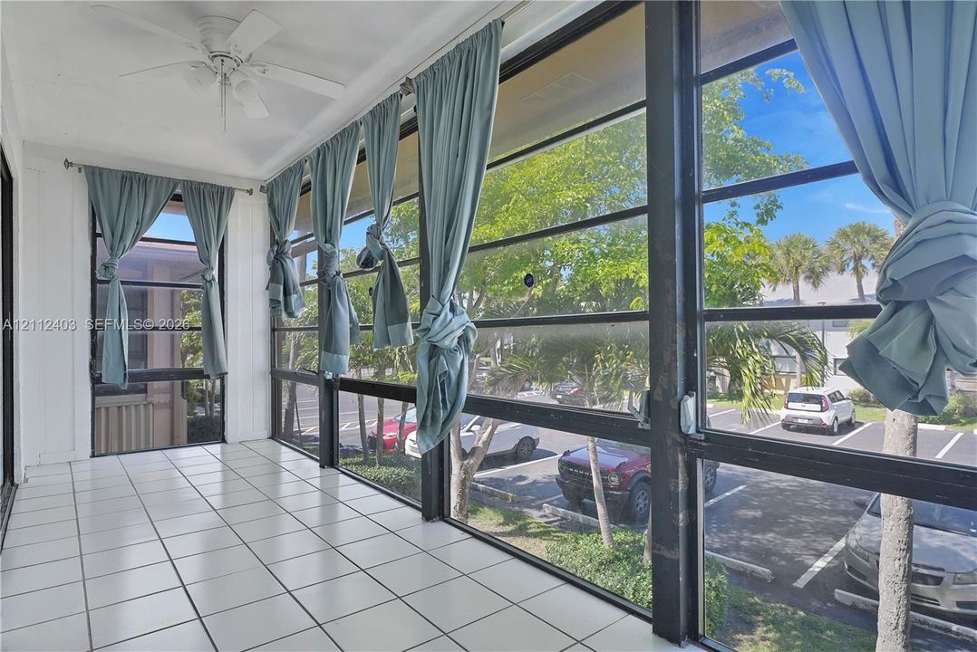 For Sale: $210,000 (2 beds, 1 baths, 870 Square Feet)