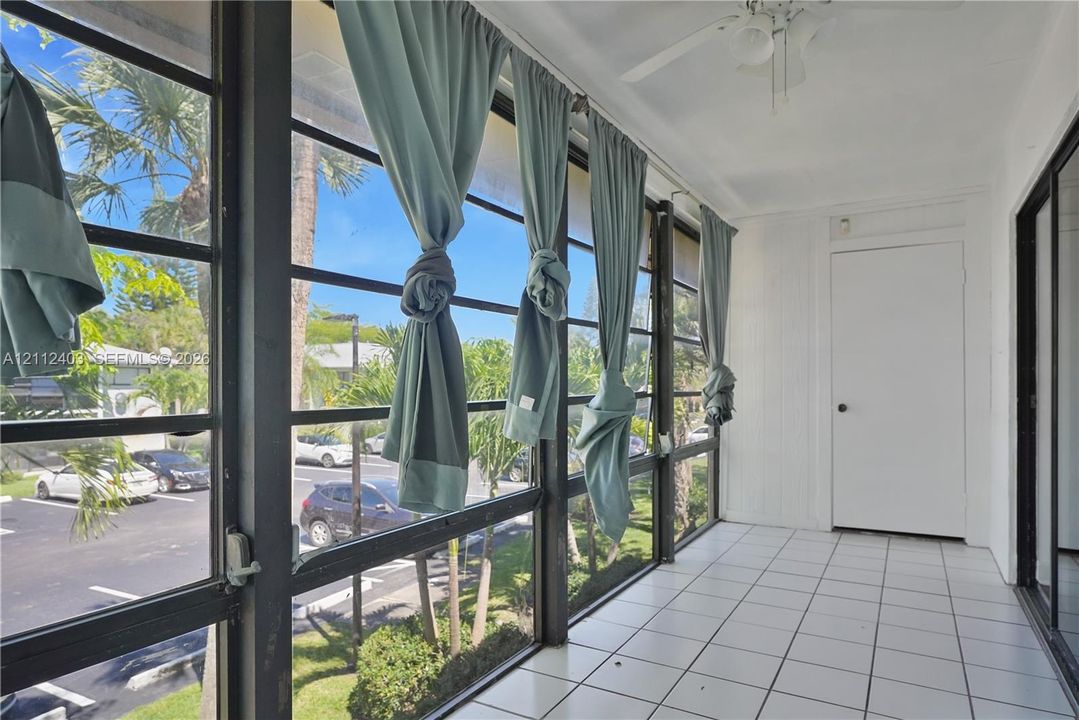 For Sale: $210,000 (2 beds, 1 baths, 870 Square Feet)