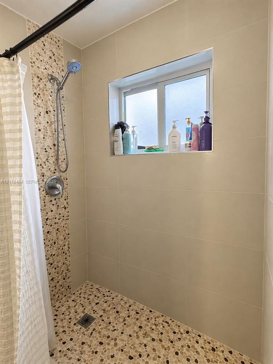 For Rent: $3,300 (3 beds, 2 baths, 2040 Square Feet)