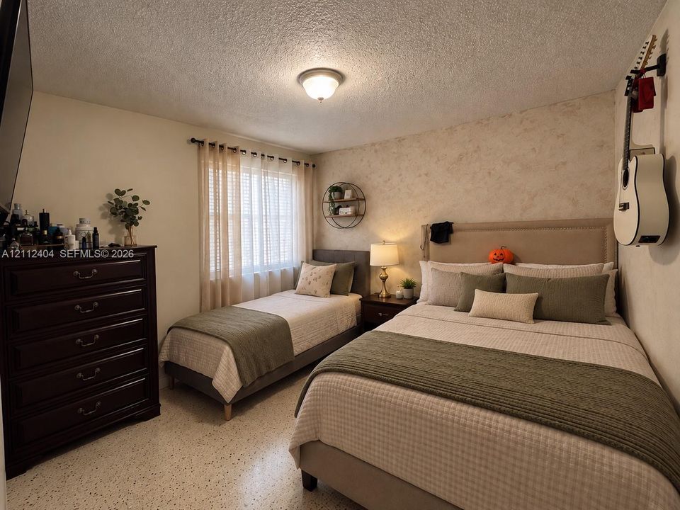 For Rent: $3,300 (3 beds, 2 baths, 2040 Square Feet)