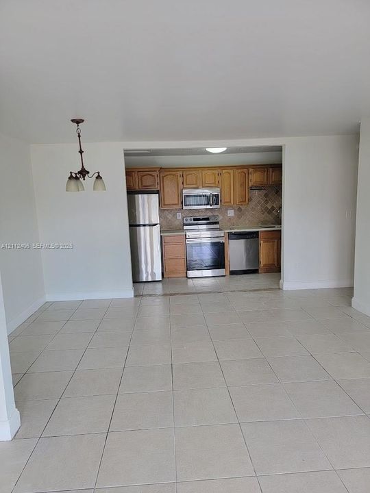 For Rent: $2,300 (2 beds, 2 baths, 1060 Square Feet)